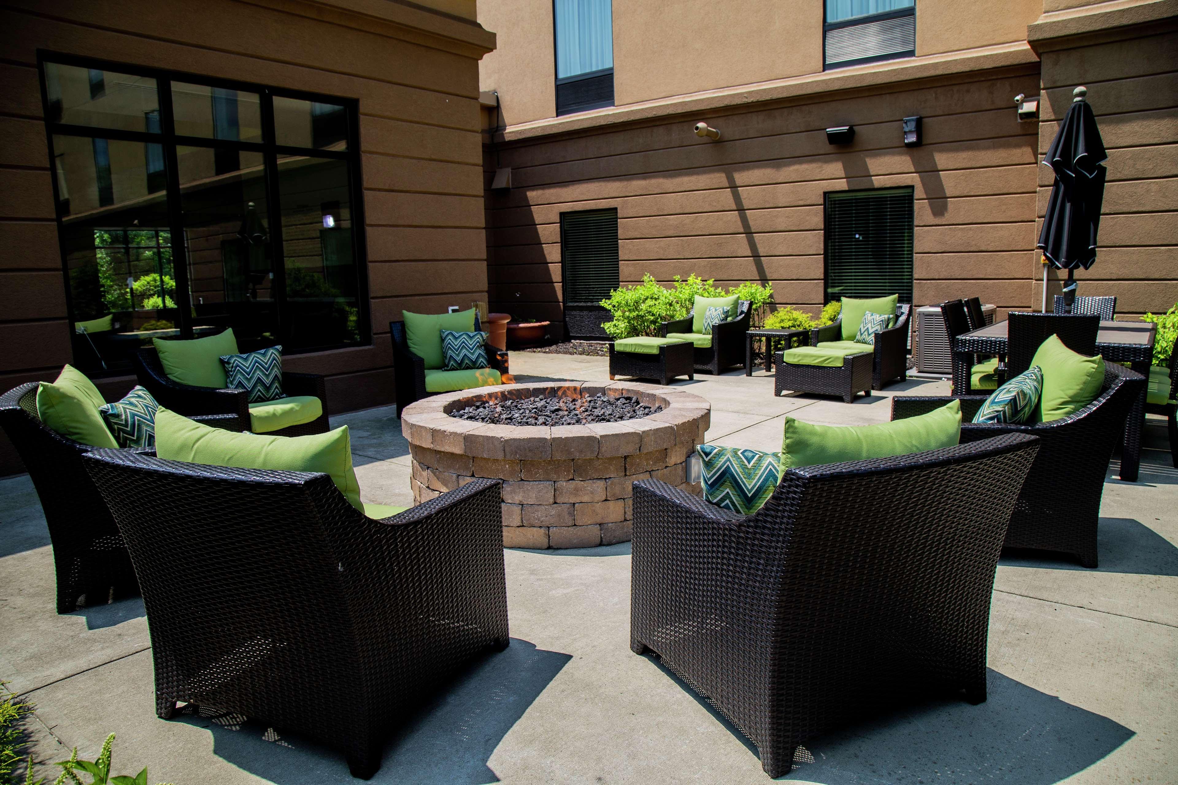 Hampton Inn & Suites Sharon West Middlesex Exterior photo